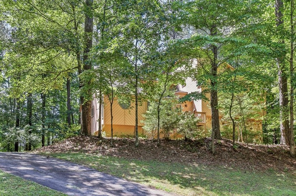 1010 Pine Grove Pointe Dr, Roswell, GA 30075-2705