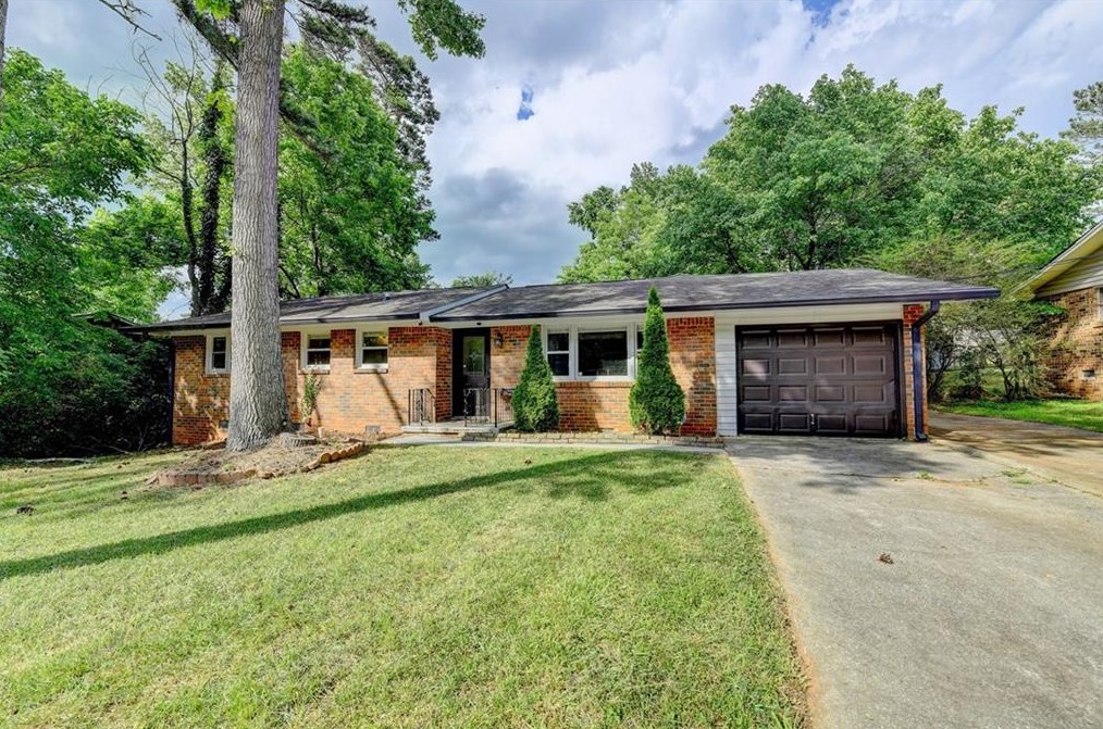 2066 Snapfinger Rd, Decatur, GA 30035-3303