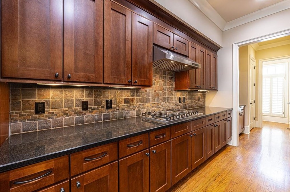 8 Candler Grove Ct, Decatur GA  30030-5506 exterior