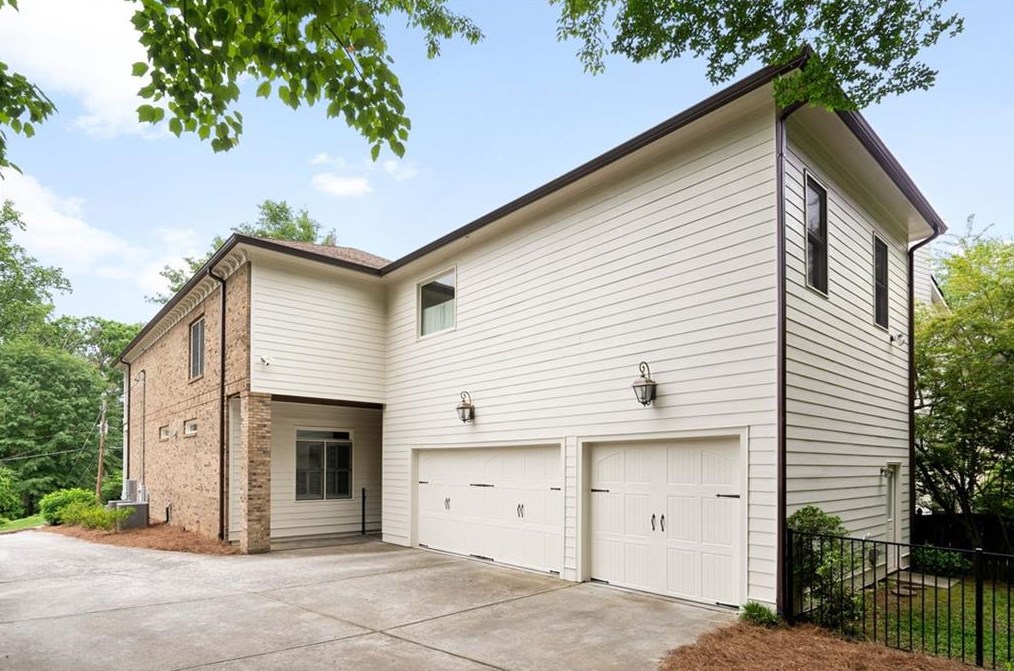 1363 Sylvan Cir, Atlanta GA 30319-3424 exterior