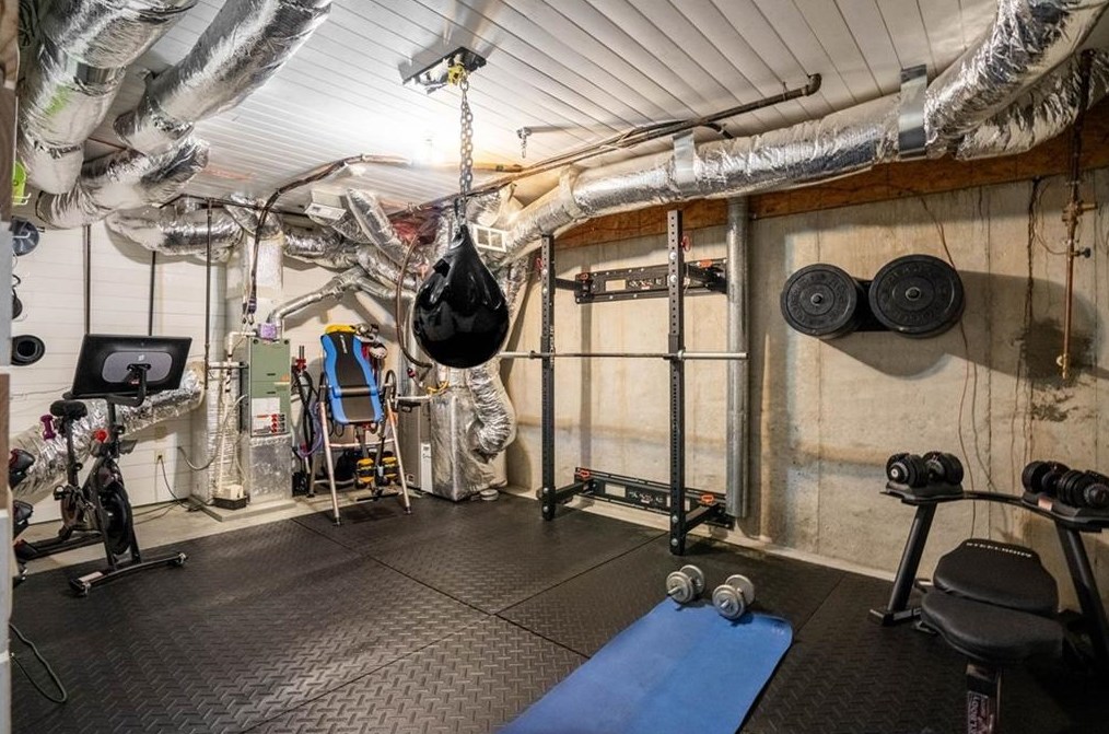 1363 Sylvan Cir, Atlanta GA 30319-3424 exterior