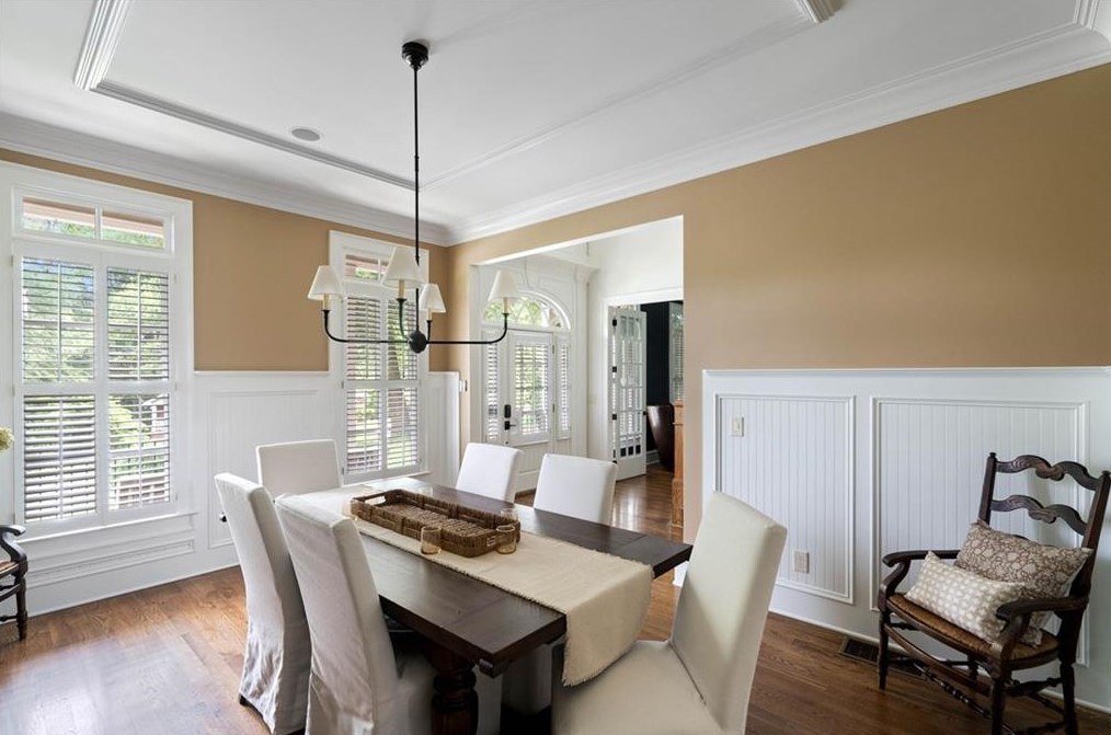 1363 Sylvan Cir, Atlanta GA 30319-3424 exterior