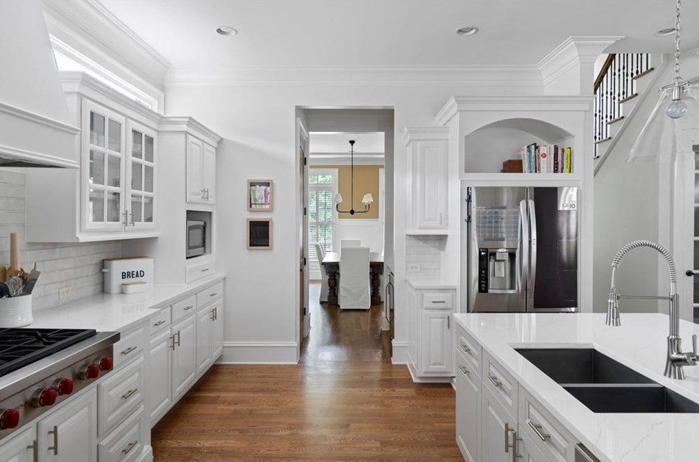 1363 Sylvan Cir, Atlanta GA 30319-3424 exterior