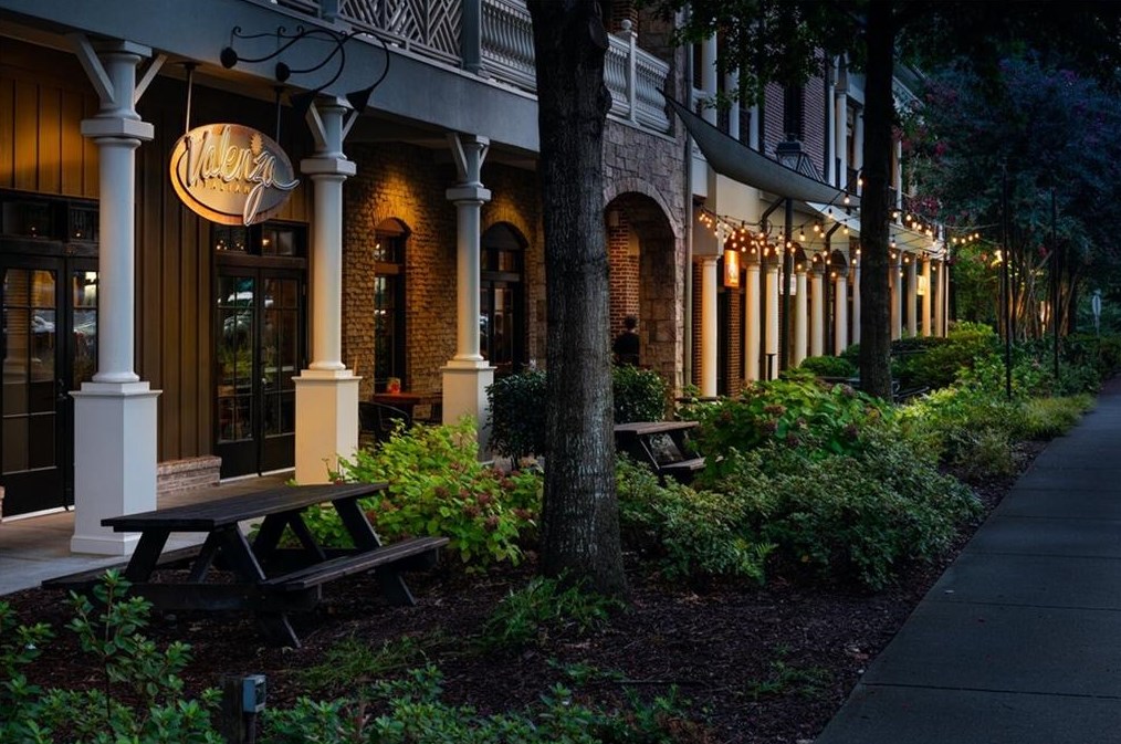 1363 Sylvan Cir, Atlanta GA 30319-3424 exterior