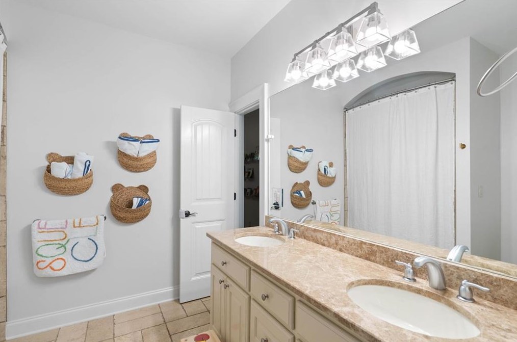 1363 Sylvan Cir, Atlanta GA 30319-3424 exterior