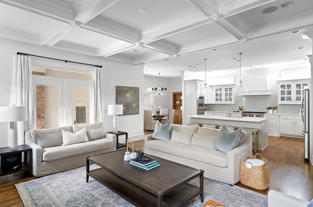 1363 Sylvan Cir, Atlanta GA 30319-3424 exterior