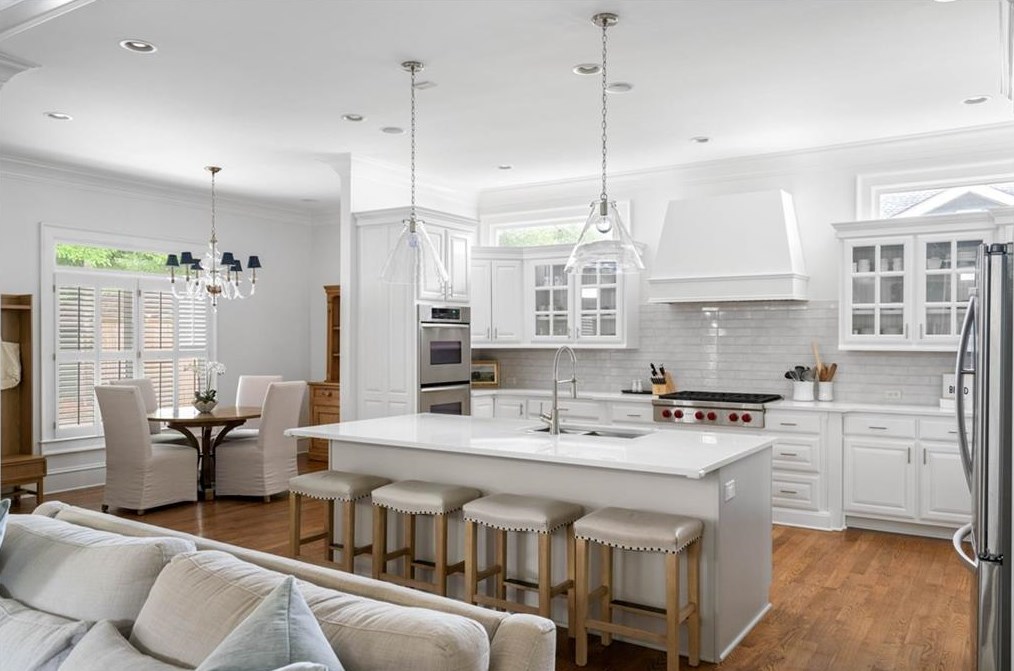 1363 Sylvan Cir, Atlanta GA 30319-3424 exterior