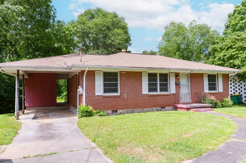 790 Springvalley Dr, Forest Park, GA 30297-1336