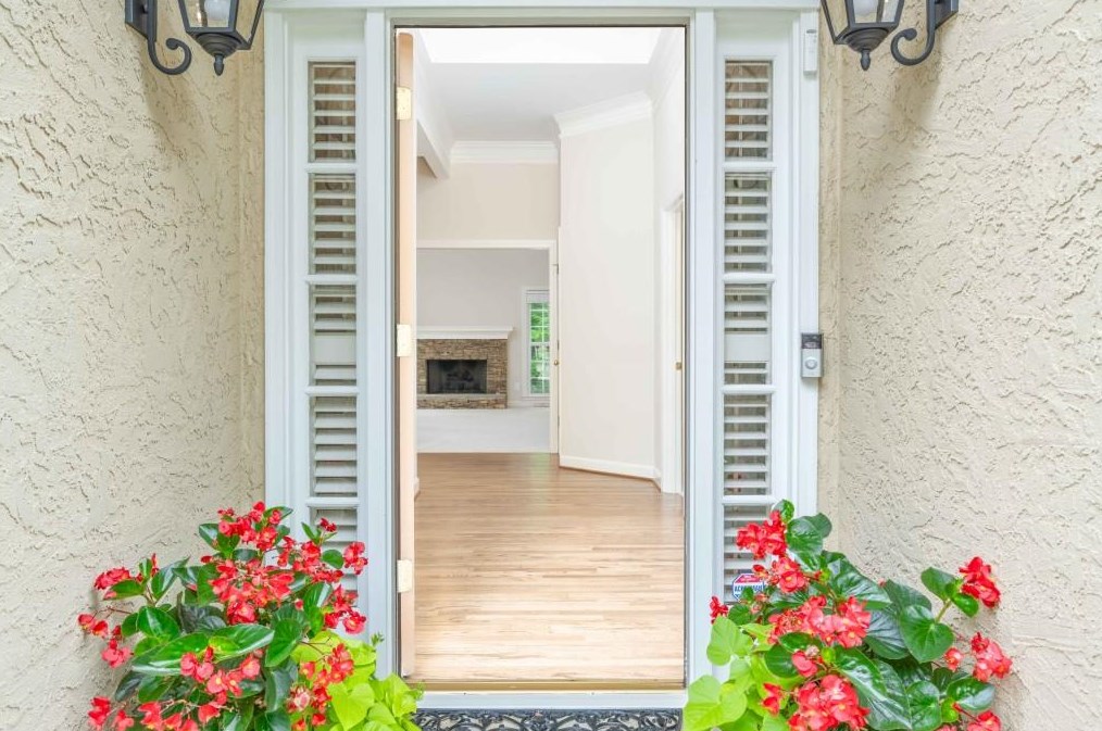 415 Windswept Ct, Roswell, GA 30075-1893