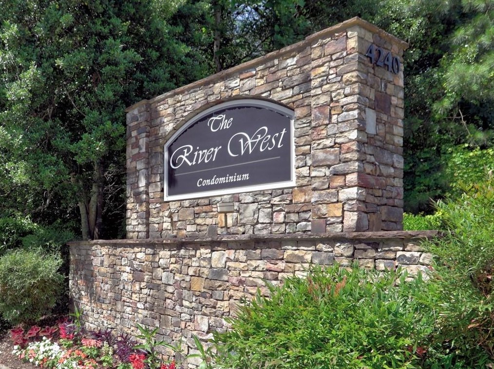 4248 River Green Dr, Atlanta GA  30327-5213 exterior