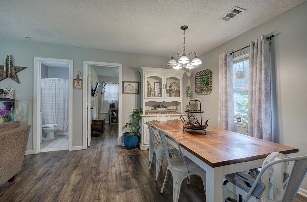 1015 Erwin Hl Church Rd, Calhoun GA 30701-4009 exterior