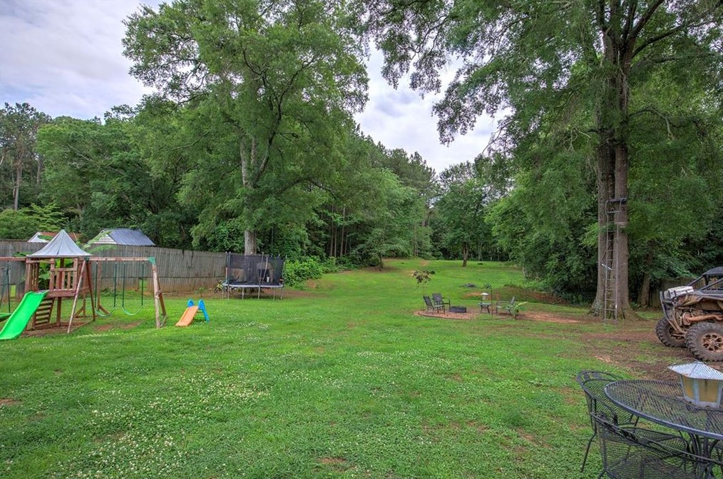 1015 Erwin Hl Church Rd, Calhoun GA 30701-4009 exterior