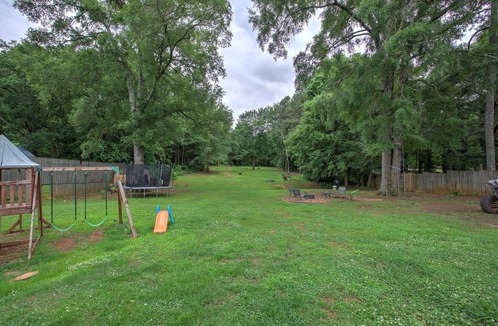 1015 Erwin Hl Church Rd, Calhoun GA 30701-4009 exterior