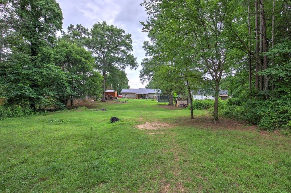 1015 Erwin Hl Church Rd, Calhoun GA 30701-4009 exterior