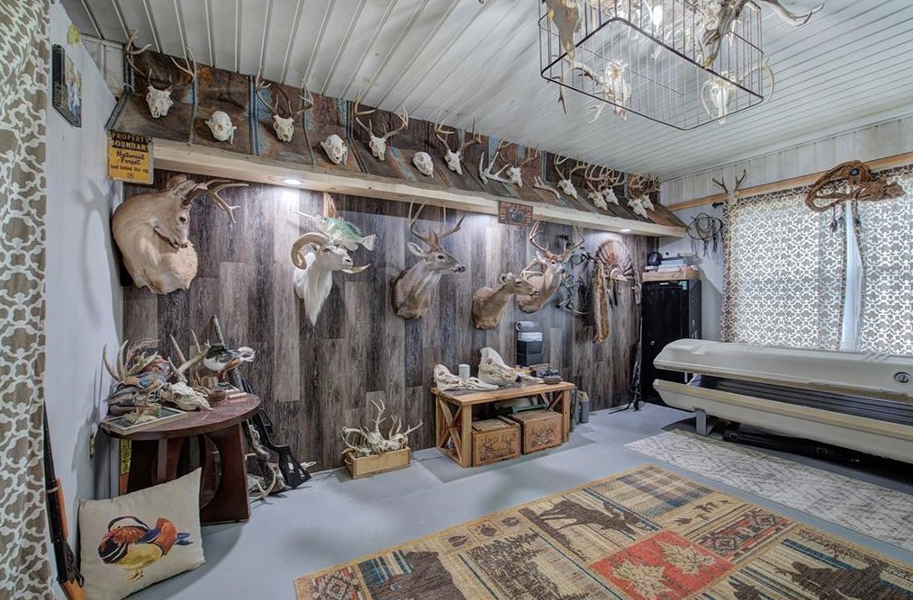 1015 Erwin Hl Church Rd, Calhoun GA 30701-4009 exterior