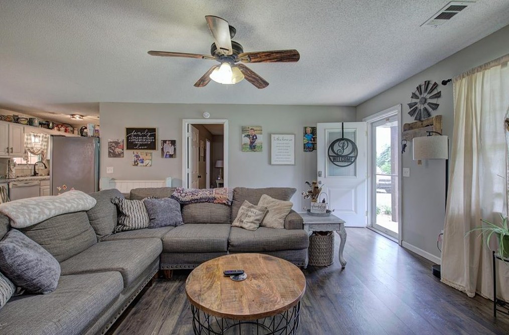 1015 Erwin Hl Church Rd, Calhoun GA 30701-4009 exterior