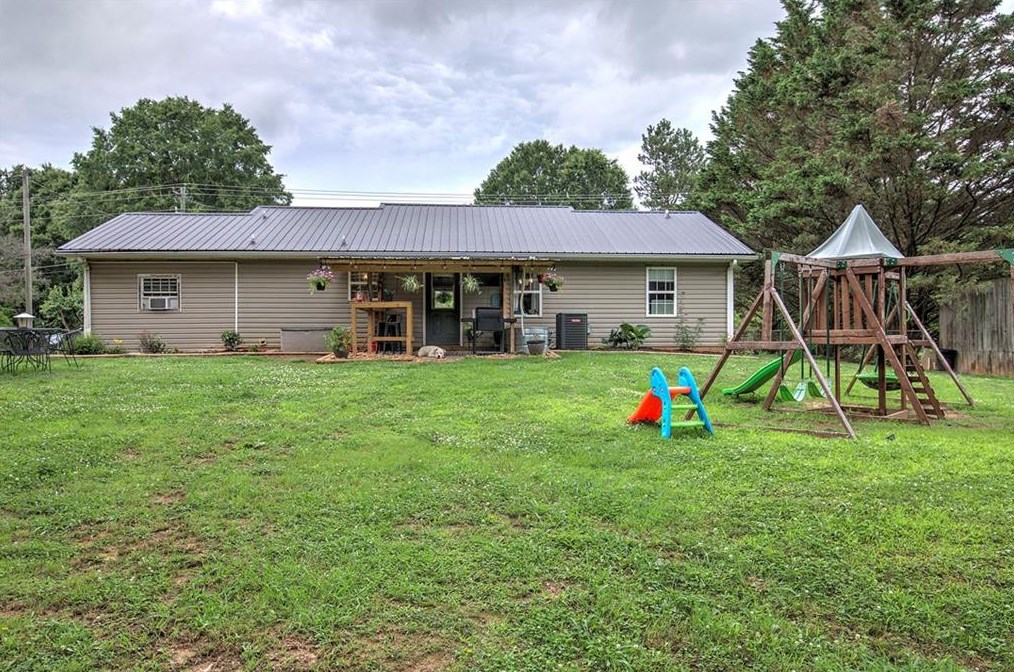 1015 Erwin Hl Church Rd, Calhoun GA 30701-4009 exterior