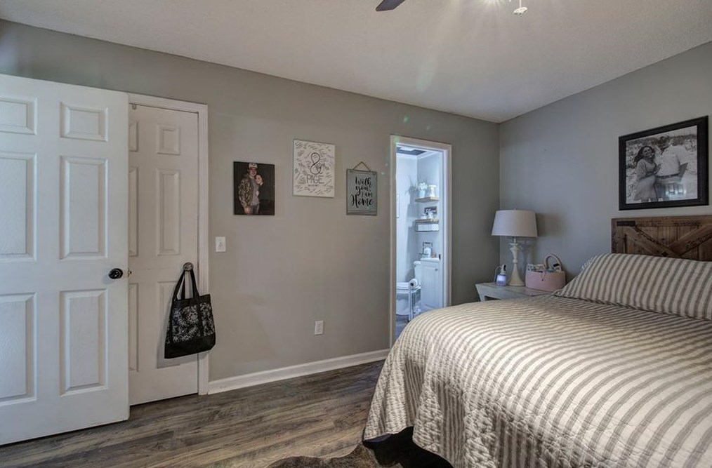 1015 Erwin Hl Church Rd, Calhoun GA 30701-4009 exterior