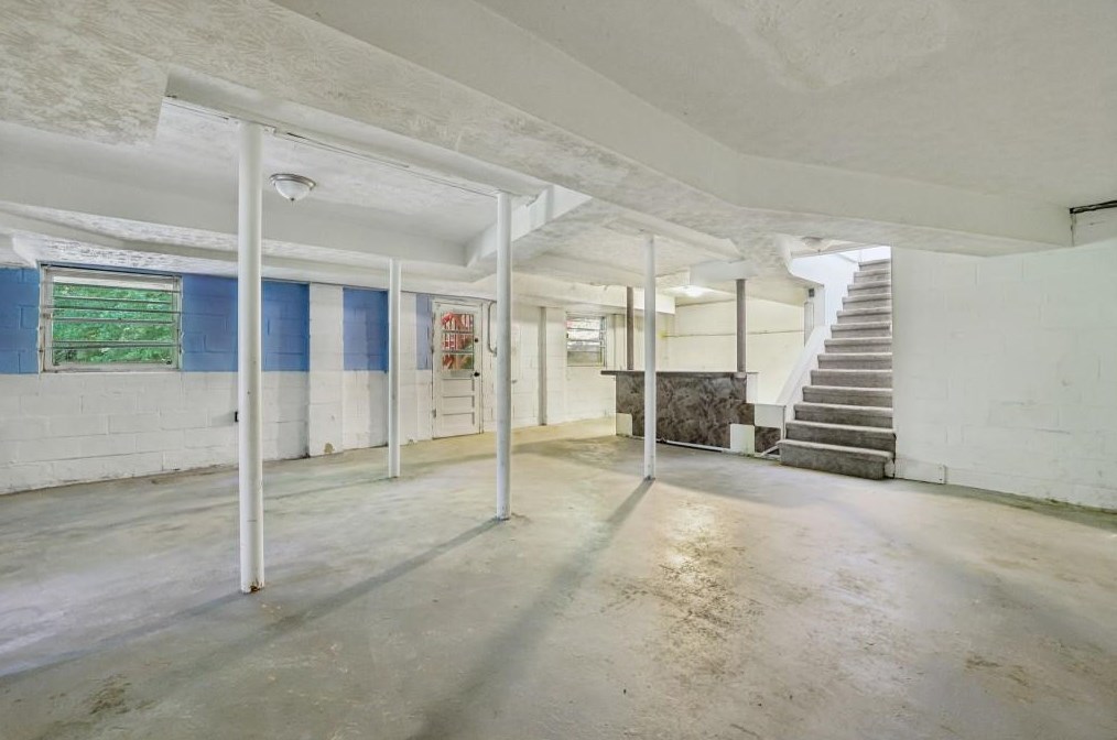 2216 Holly Hill Dr, Decatur GA  30032-5716 exterior