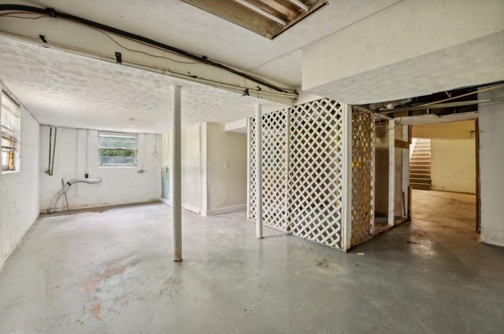 2216 Holly Hl Dr, Decatur GA 30032-5711 exterior