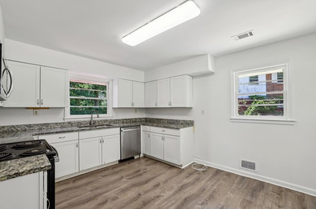 2216 Holly Hl Dr, Decatur GA 30032-5711 exterior