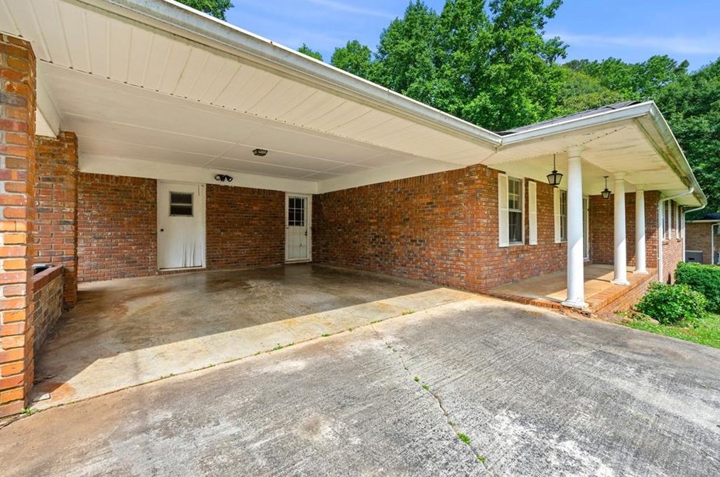 1355 Maple Dr, Lilburn, GA 30047-5568