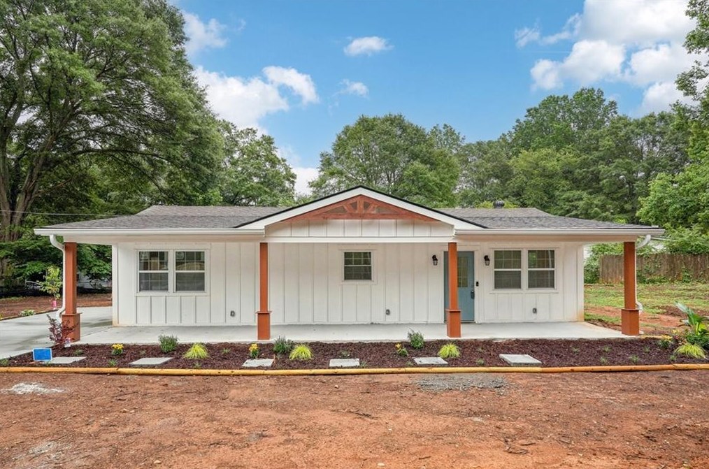 2 Cardinal Dr, Austell, GA 30168-4811