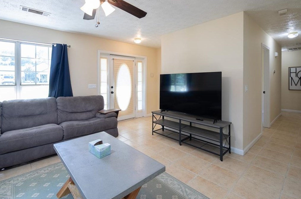 5106 Twin Oaks Ln, Murrayville, GA 30564-1934