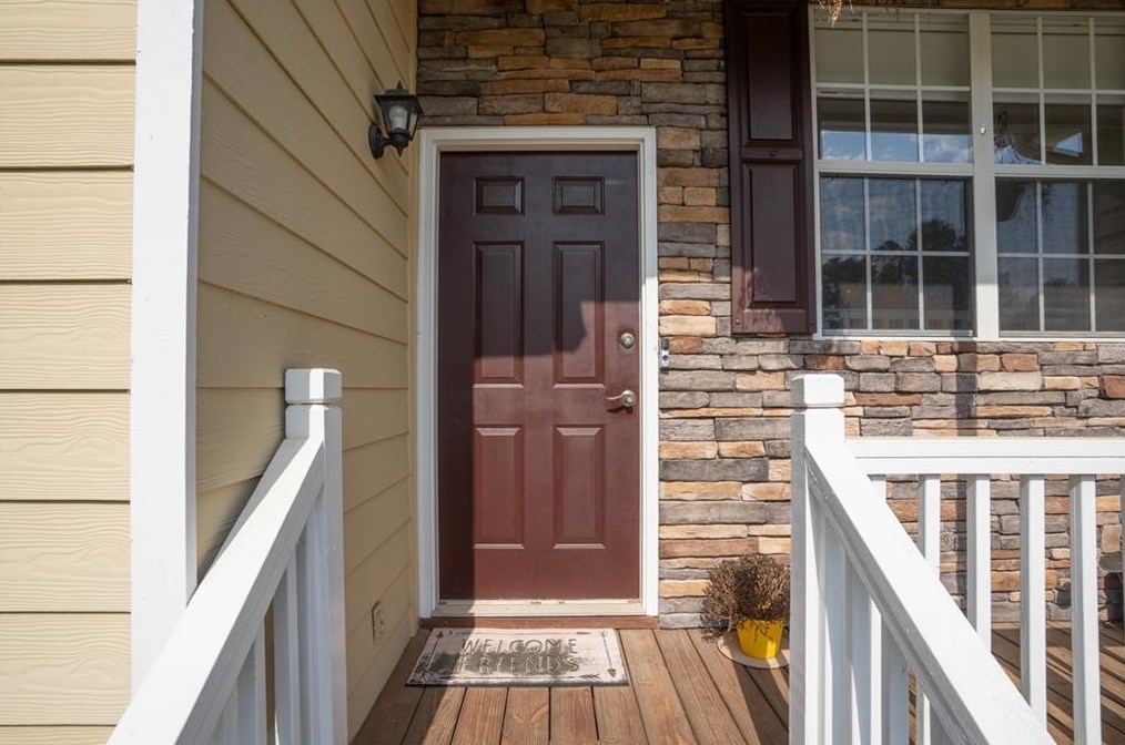 356 Hickory Lake Dr, Acworth, GA 30101