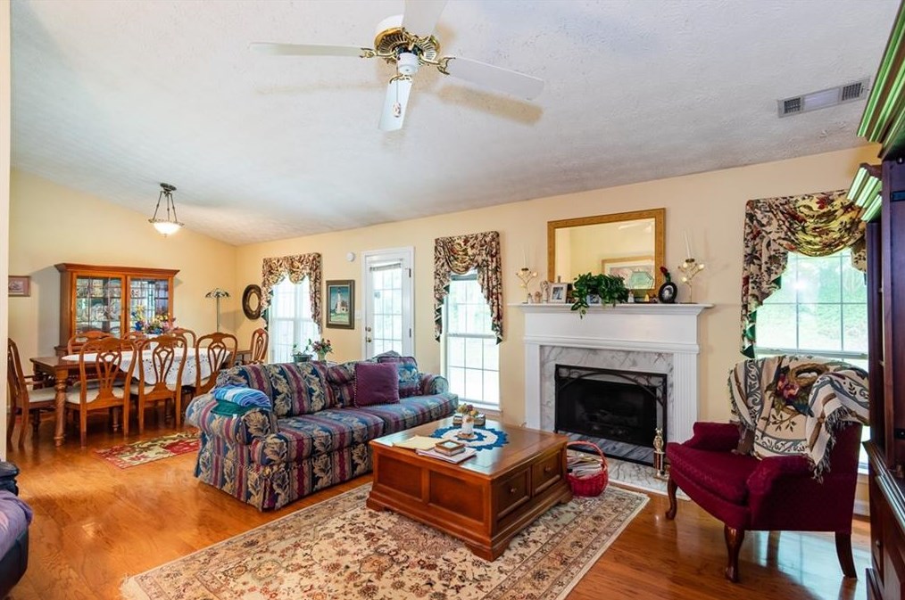 5222 Sterling Trace Dr, Lilburn, GA 30047-4974