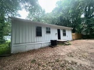 697 Blueridge Dr, Forest Park, GA 30297
