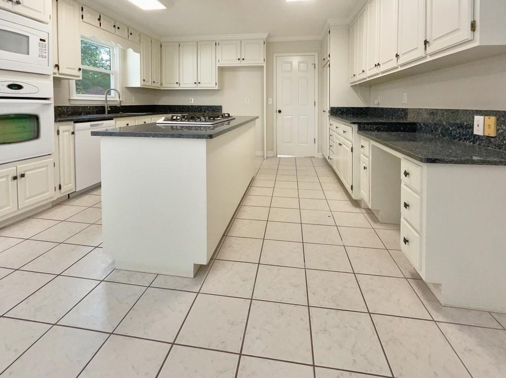 259 Westchester Dr, Griffin, GA 30223-8301