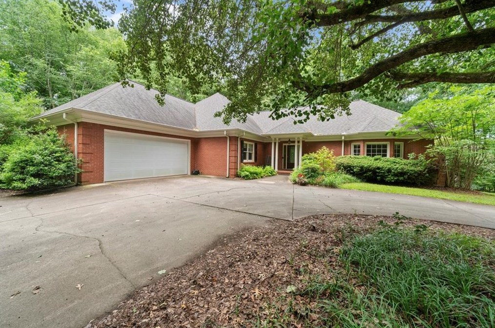 3231 Camp Branch Cir, Buford, GA 30519-4400