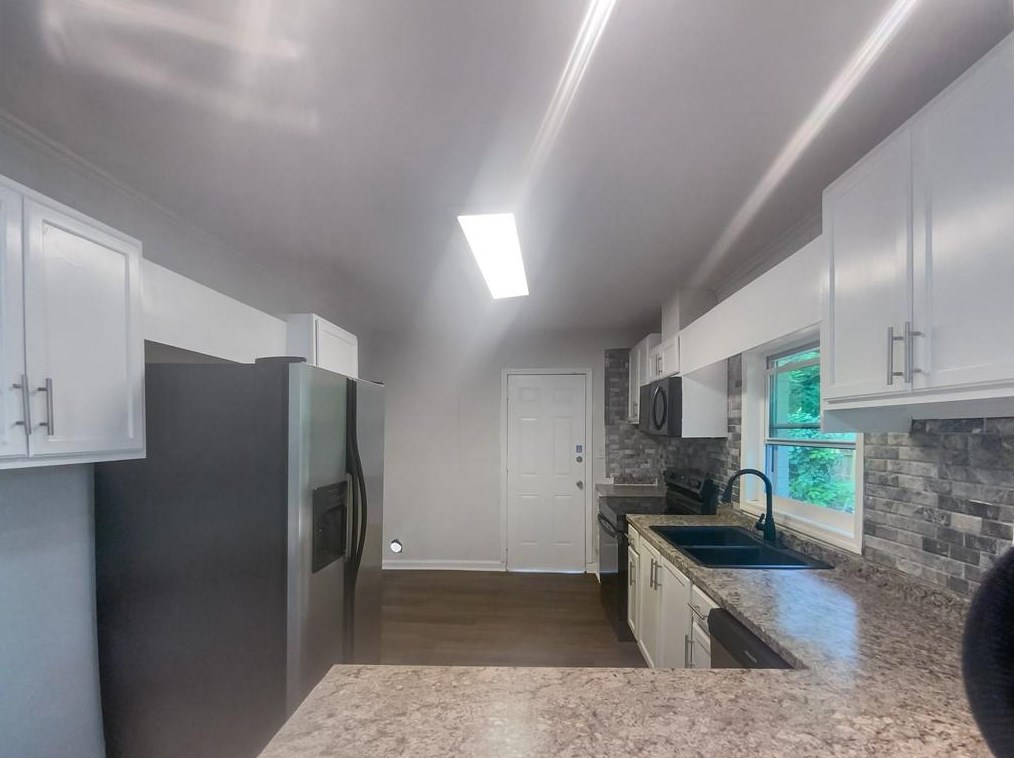 2249 Holly Hill Dr, Decatur, GA 30032