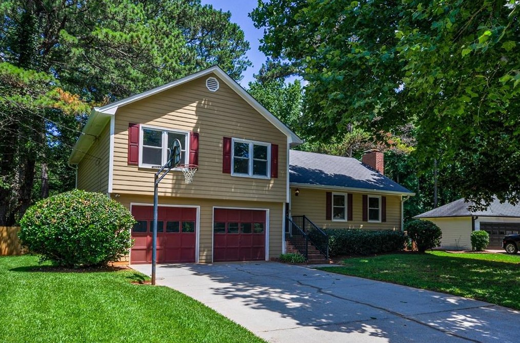 1521 Willow Creek Ct, Lithonia, GA 30078-5804