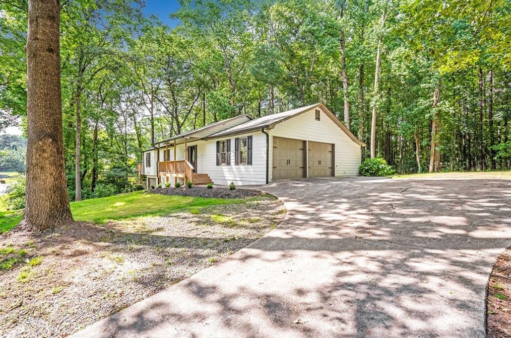 2337 Whitehouse Rd, Dacula, GA 30019-1084