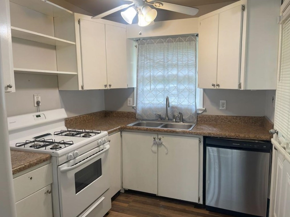 15 Cardinal Dr, Austell, GA 30168-4810