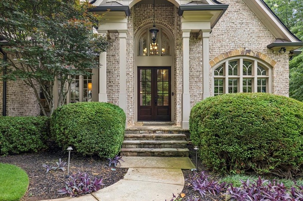 6285 Aberdeen Dr, Atlanta GA  30328-4239 exterior