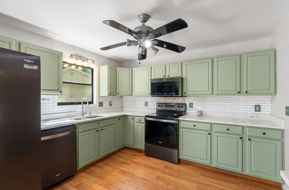 4292 Gregory Ln, Smyrna GA 30082-4427 exterior