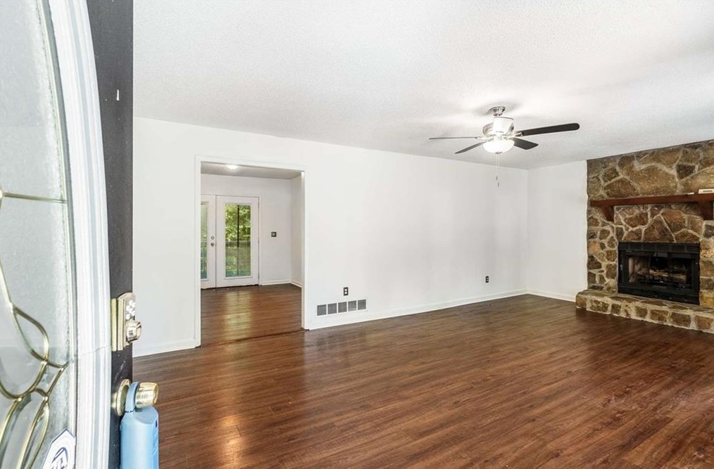 4292 Gregory Ln, Smyrna GA 30082-4427 exterior