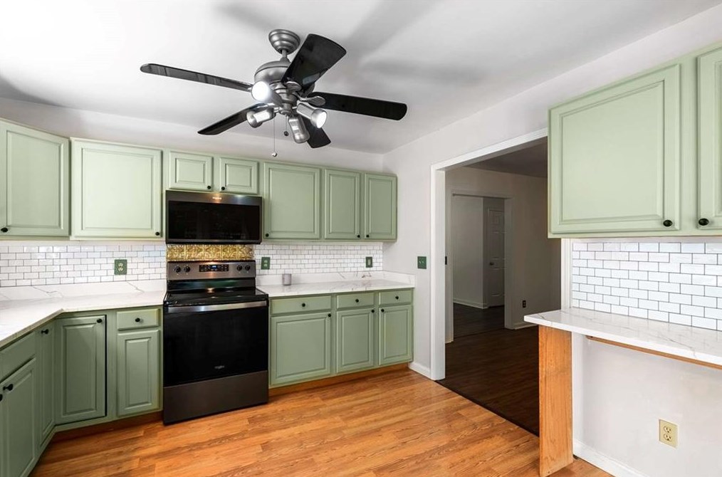 4292 Gregory Ln, Smyrna GA 30082-4427 exterior