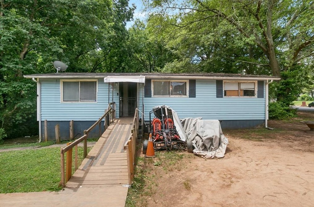 1043 Isa Dr, Atlanta, GA 30315-6909