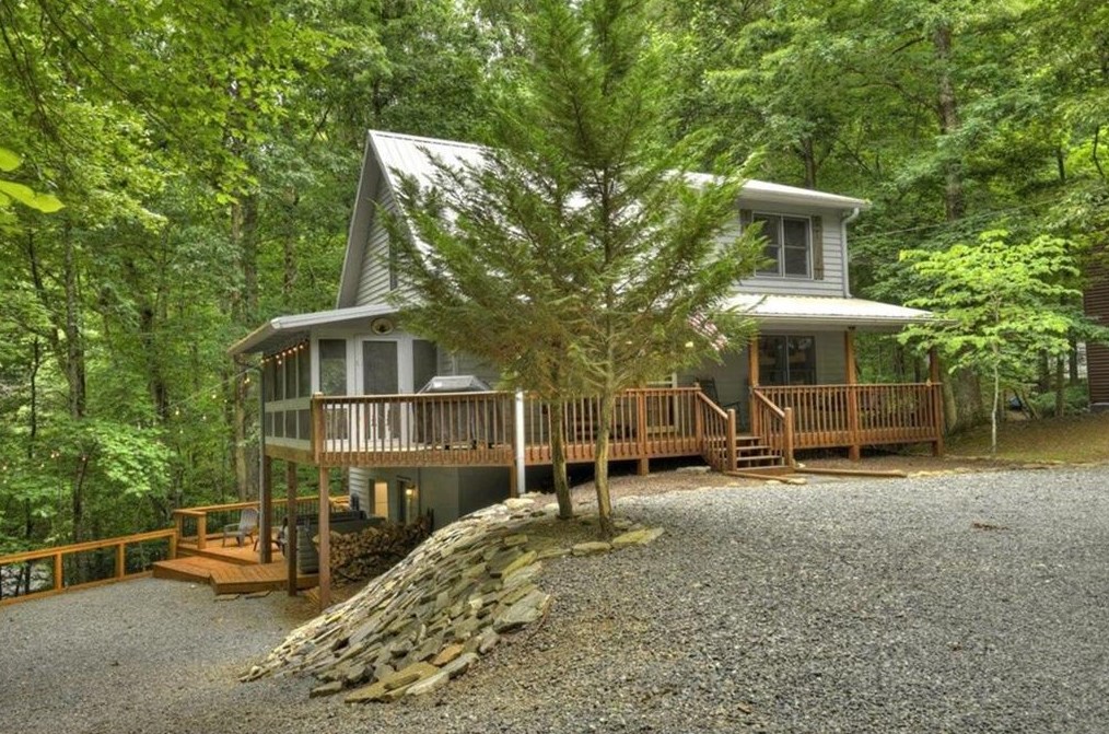 44 Hampton Ct, Ellijay, GA 30540-9303