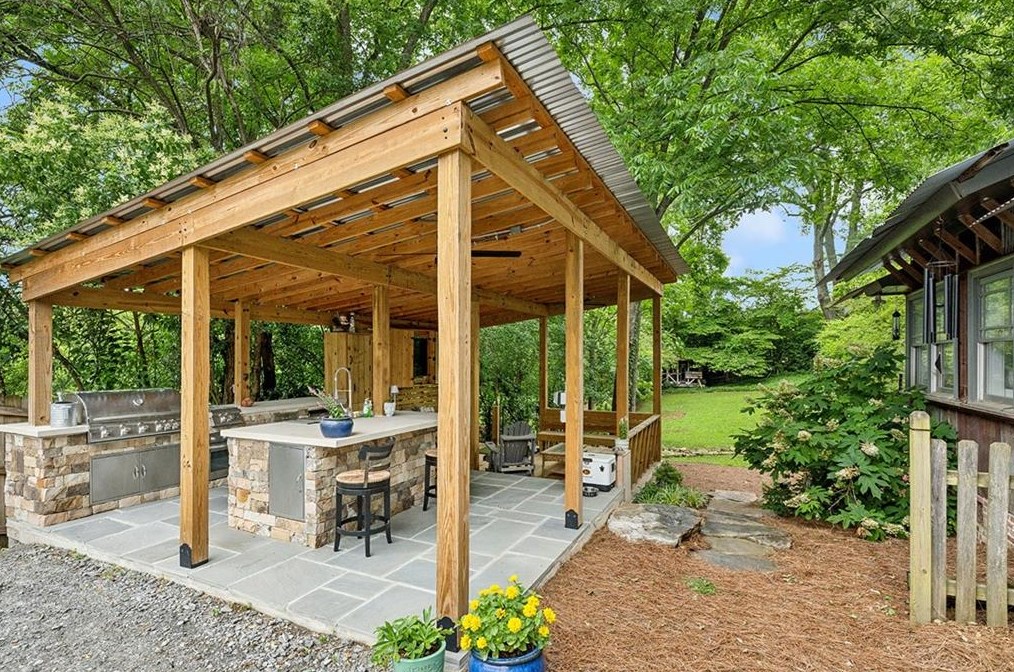 933 Church St, Decatur GA 30030-1527 exterior