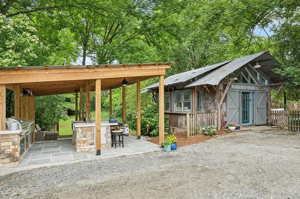 933 Church St, Decatur GA 30030-1527 exterior