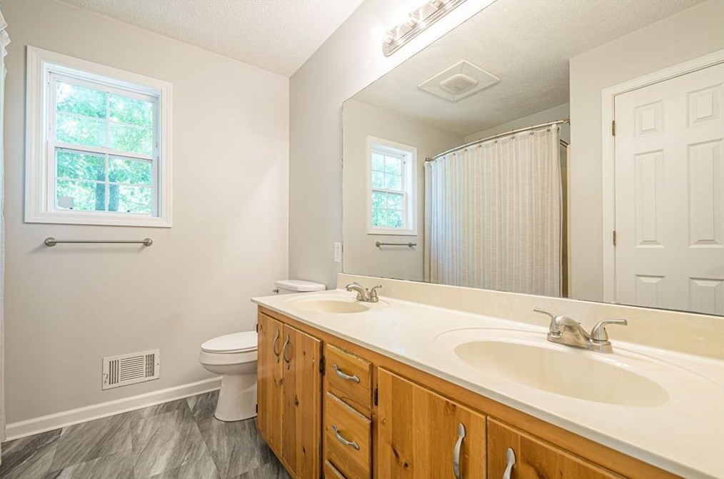 2751 Newport Dr, Ellijay, GA 30540