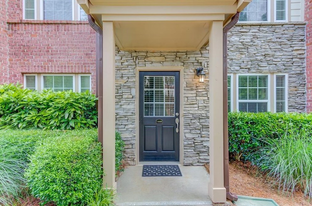 1444 Ashford Creek Cir, Atlanta, GA 30319-5062
