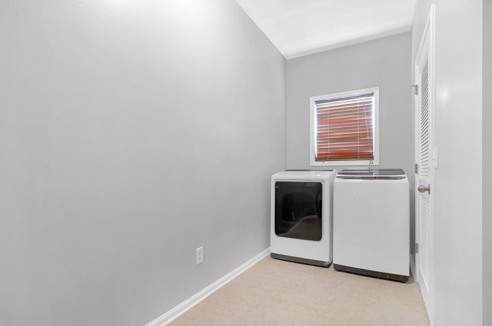 5481 The Vyne Ave, Atlanta GA  30349-8736 exterior