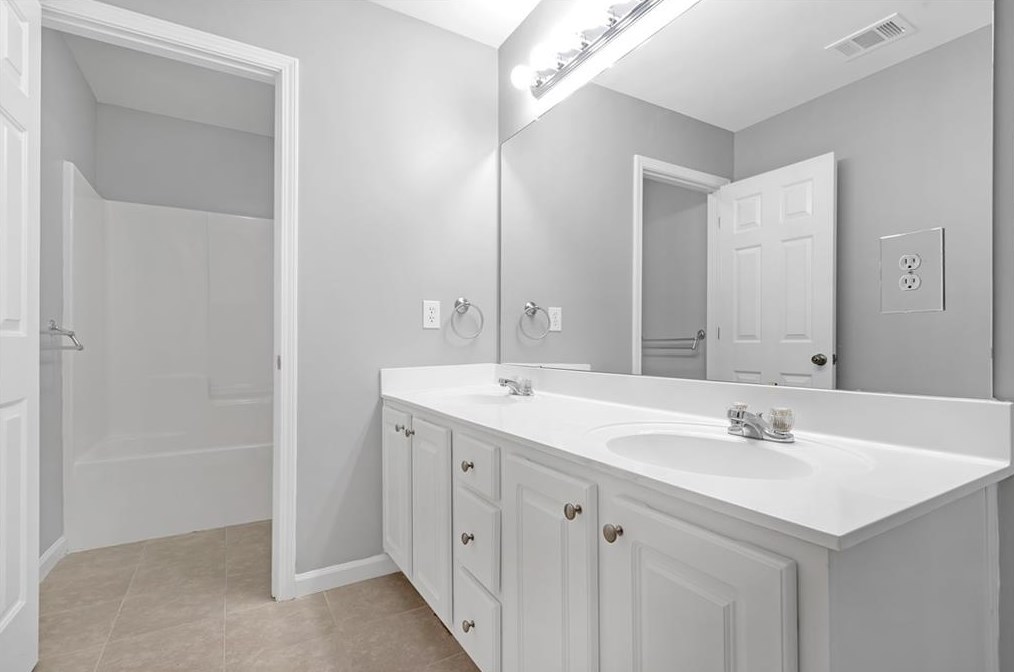 5481 The Vyne Ave, Atlanta GA  30349-8736 exterior