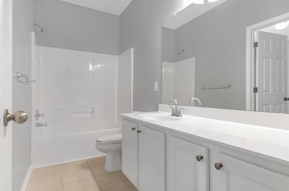 5481 The Vyne Ave, Atlanta GA  30349-8736 exterior